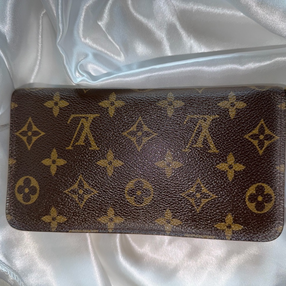 Louis Vuitton Monogram Zippy Wallet - Picture 2 of 9